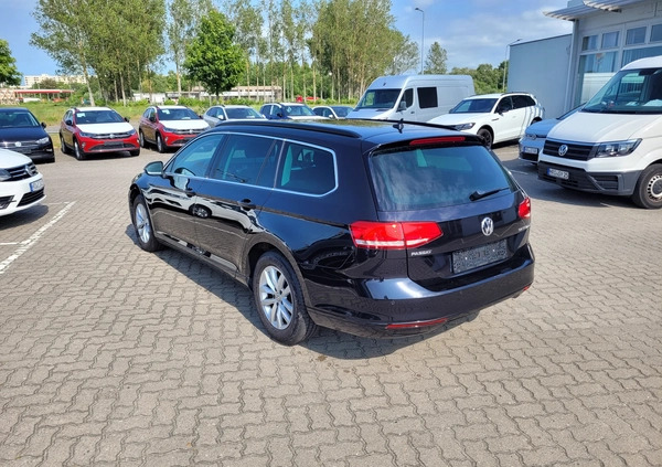 Volkswagen Passat cena 68500 przebieg: 162425, rok produkcji 2017 z Człuchów małe 56